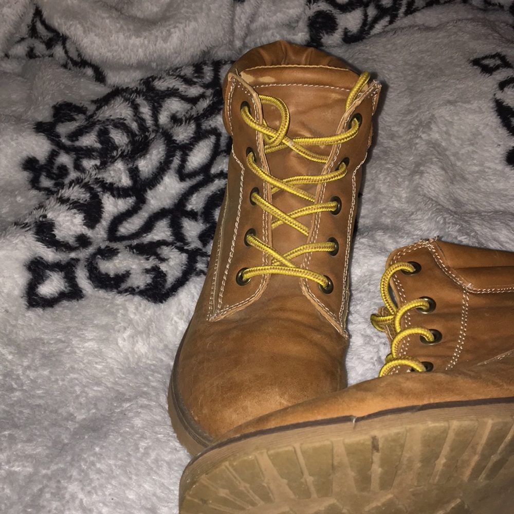 Shoes - Picture 2 of 3